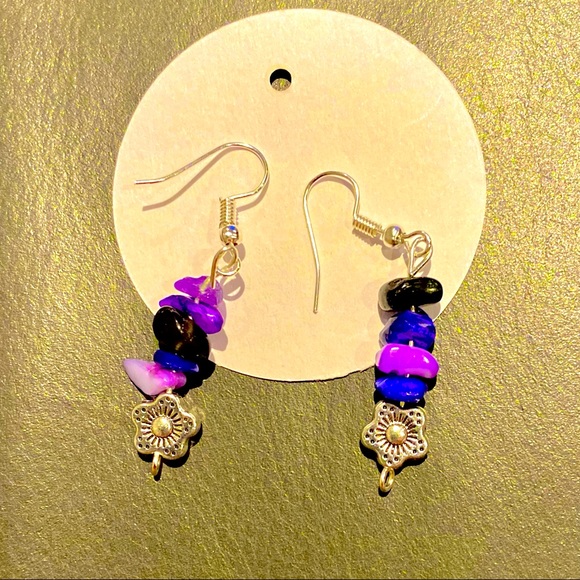 Pair of earrings. Stocking stuffer for Christmas/holidays. Brand new.